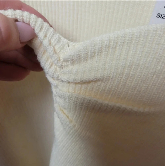 Astr cream long sleeve sweetheart neck sweater Size XL - Picture 5 of 6